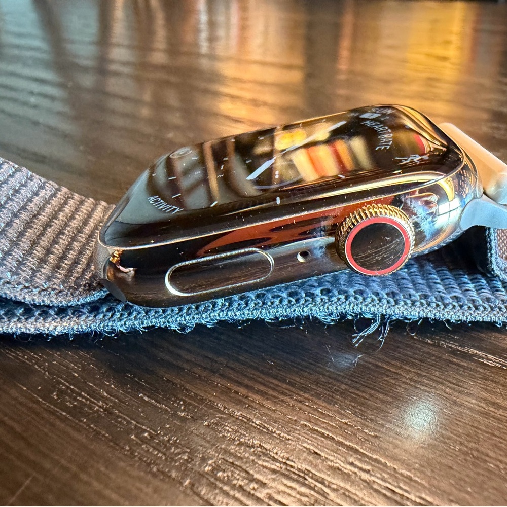 Apple Watch Series 7 (45mm) – Stainless Steel, GPS + Cellular - Picture 2 of 5